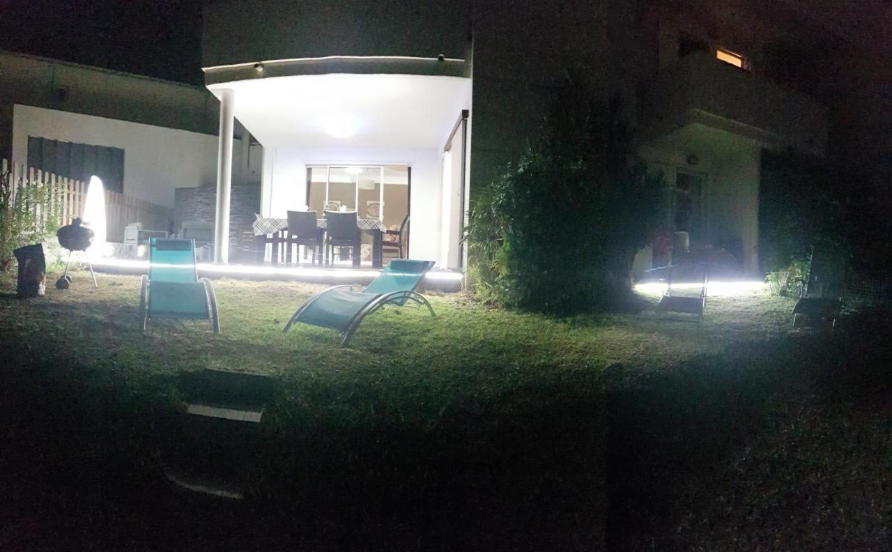 T2 avec jardin, piscine, vue mer à Saint-Gilles-les-Bains Extérieur photo