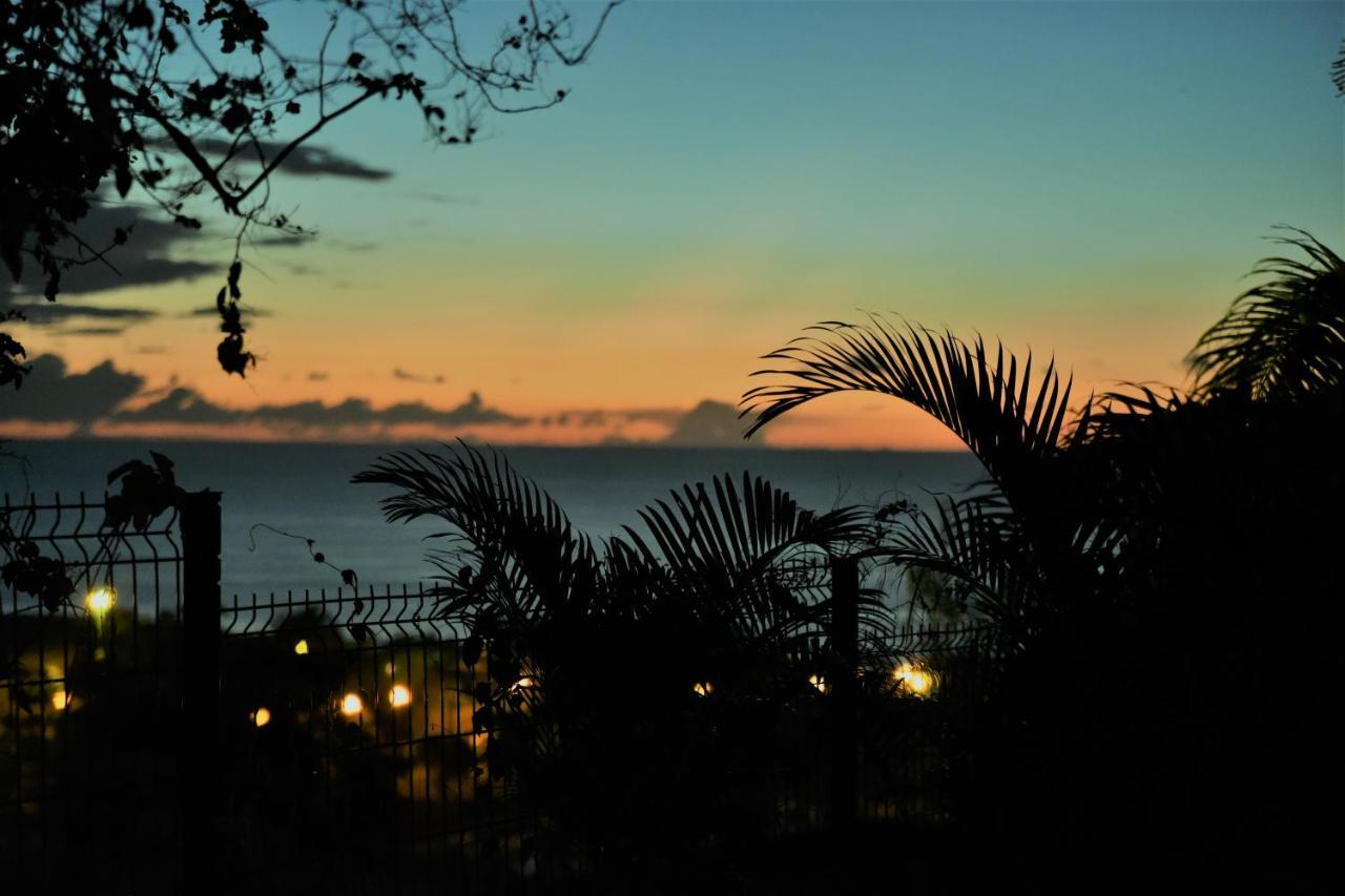 T2 avec jardin, piscine, vue mer à Saint-Gilles-les-Bains Extérieur photo