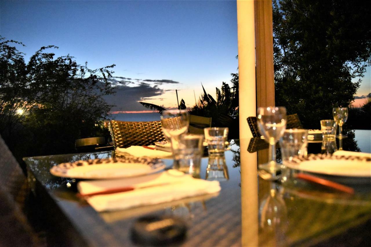 T2 avec jardin, piscine, vue mer à Saint-Gilles-les-Bains Extérieur photo